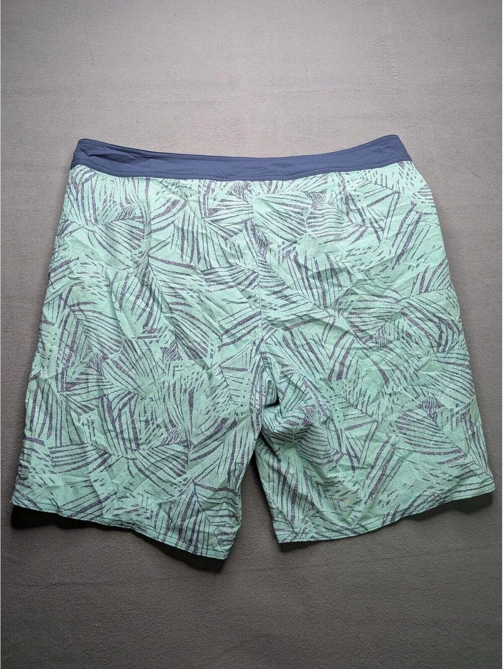 Patagonia Swim Shorts Mens 40 Green Leaf Print Board Shorts Zip Pocket Quick Dry